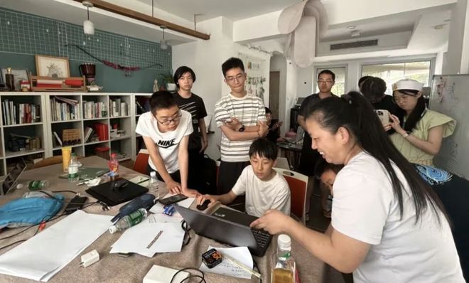 「传统教育」的船快沉了人们却还在挤「头等舱」